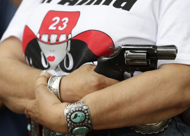 Gobernador de Florida quiere que los ciudadanos puedan llevar armas sin licencia