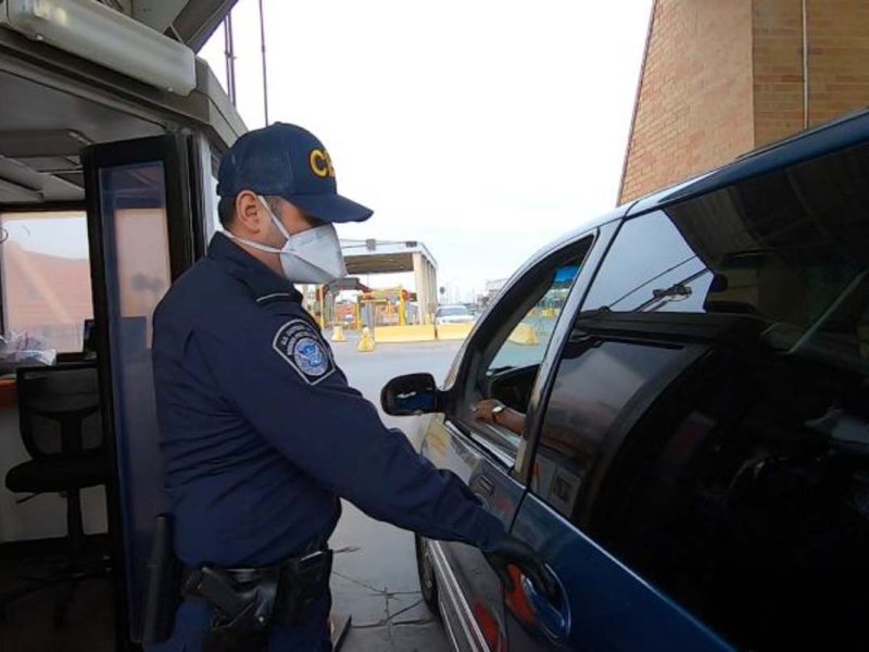 Aunque hay artículos que no están prohibidos, es tu obligación informar a las autoridades antes de cruzar la frontera de Estados Unidos