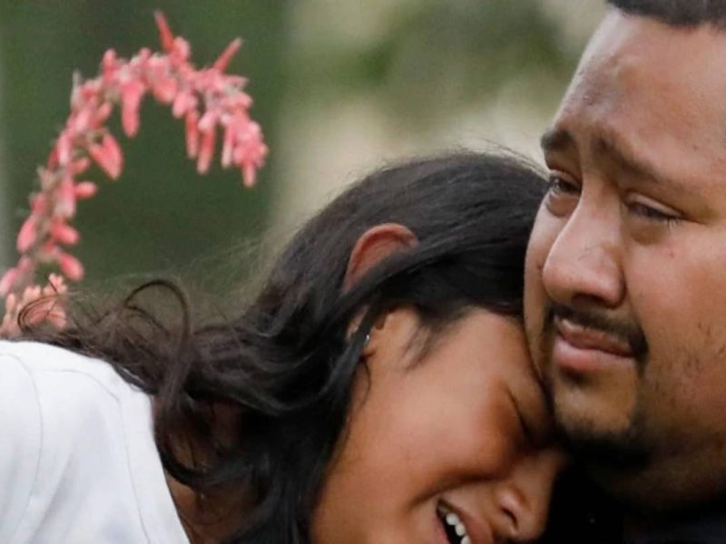 Padres de las víctimas del tiroteo en Uvalde, Texas lloran sin consuelo. Algunos publican sus reacciones en redes sociales.