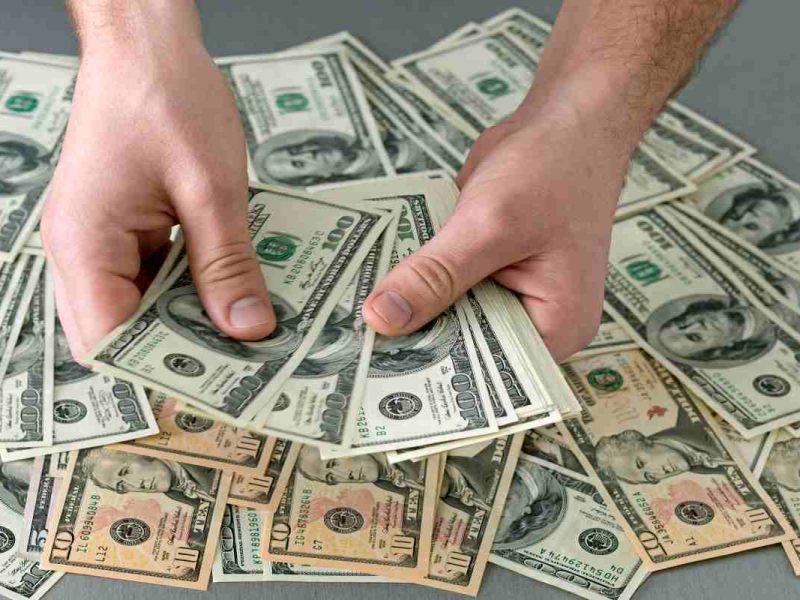 Los migrantes en Estados Unidos siguen enviando remesas a sus familiares en México aunque haya inflación.