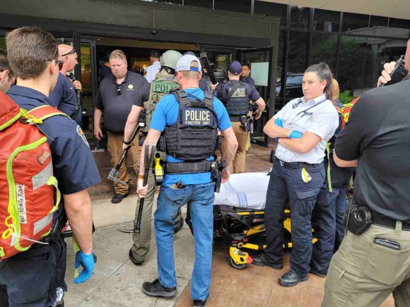 El miércoles por la tarde, la policía respondió a las llamadas sobre un hombre armado con un rifle dentro del Hospital St. Francis en Tulsa.