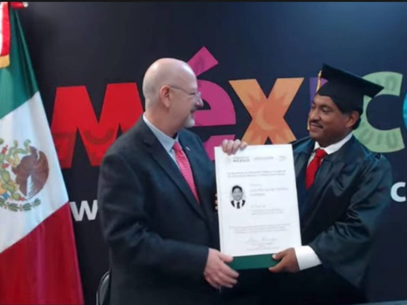 Luego de estudiar 5 años, Luis Fernando Juárez se convirtió en el primer migrante mexicano graduado de la UnADM.