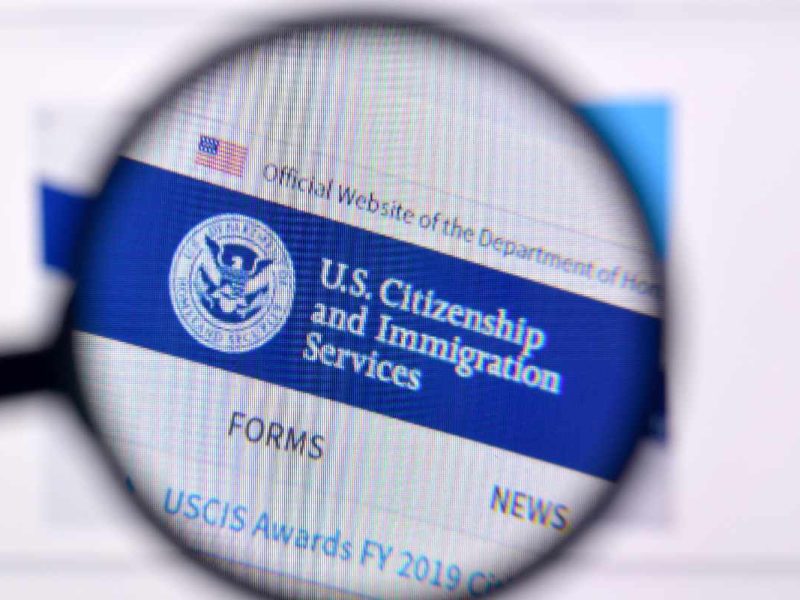 La USCIS vuelve a permitir que los beneficiarios de TPS salgan de Estados Unidos y entren de manera regular