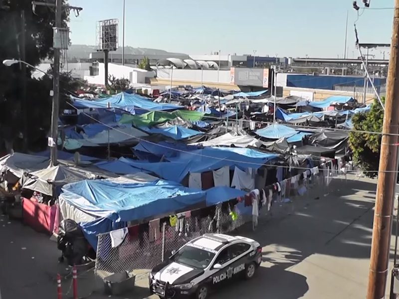 Varias de las personas afectadas por el MPP viven en campamentos improvisados cerca de la frontera