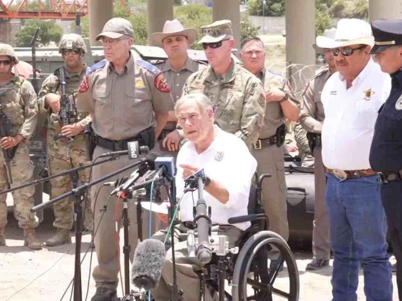 El gobernador de Texas culpó al presidente Joe Biden de la muerte de los migrantes dentro del tráiler.