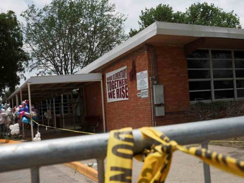 Un informe sobre el tiroteo de Uvalde, Texas, revela la falta de acción por parte de los policías durante el ataque.