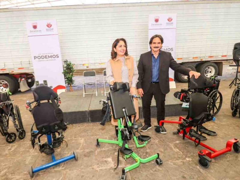 José Guadalupe Gómez, presidente de la FCZSC, acudió a la entrega del equipo