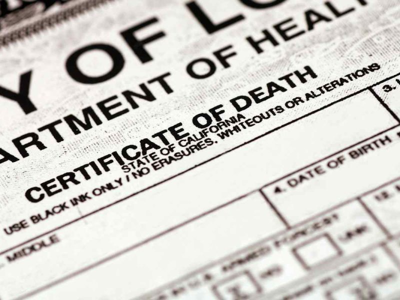 Los requisitos y costos del certificado de defunción americano varían de estado a estado y de ciudad a ciudad