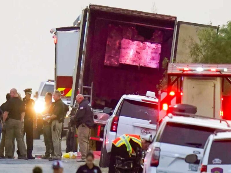 Algunos de los migrantes que iban en el camión de Texas tenían delitos previos en Estados Unidos.