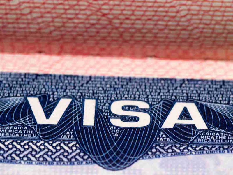 La única excepción para tramitar la visa americana junto a un familiar sería si el solicitante tiene hijos menores de edad.
