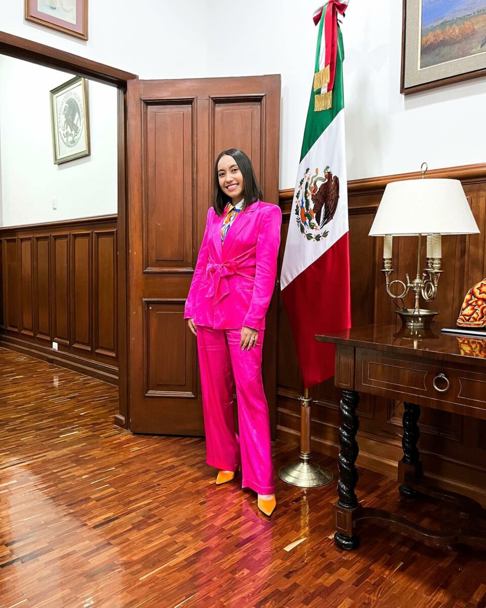Katya Echazarreta en su visita con AMLO. | Foto: Facebook de Katya Echazarreta.