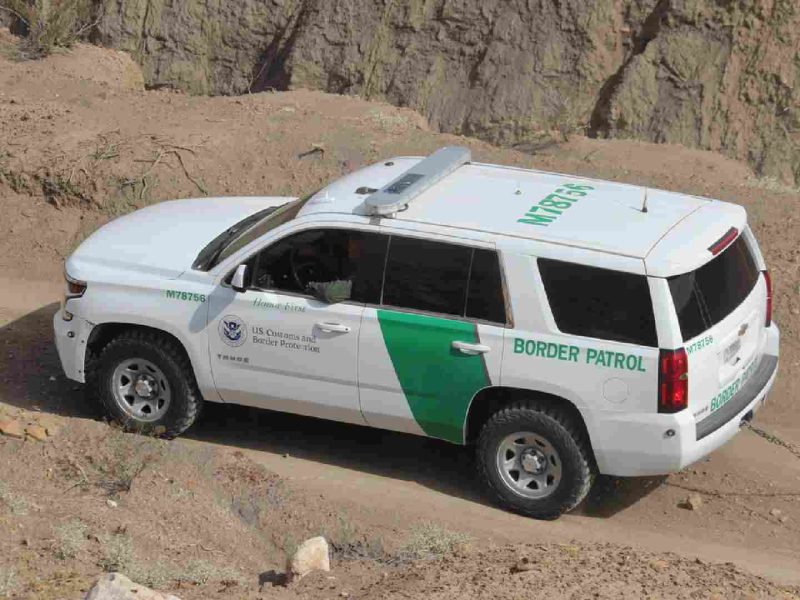 la cifra de niños y niñas no acompañados un 13%. Julio registra un promedio de 562 niños no acompañados que pasan a la custodia de CBP diariamente.