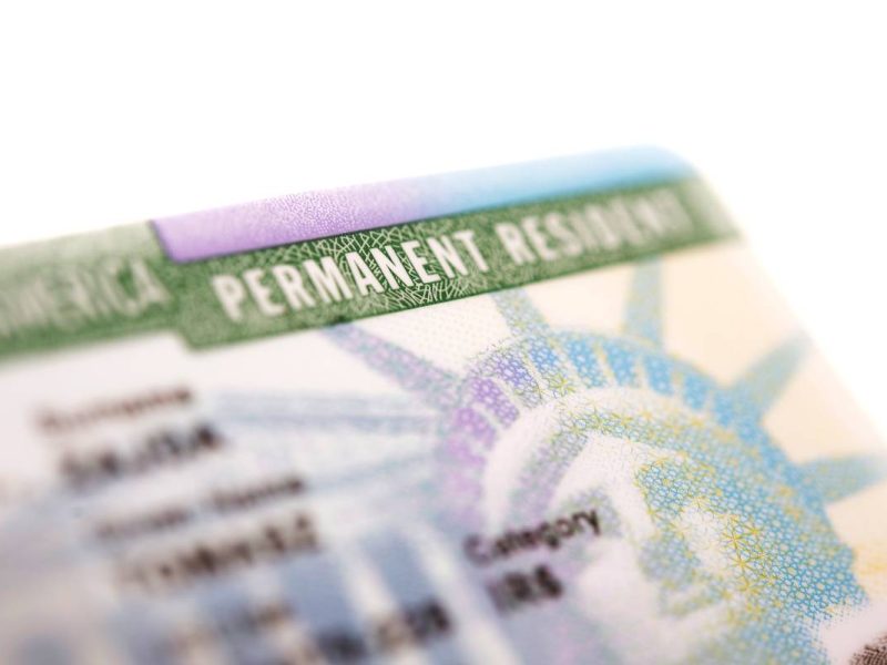 Miles visas de trabajo y Green Card serán repartidas por USCIS.