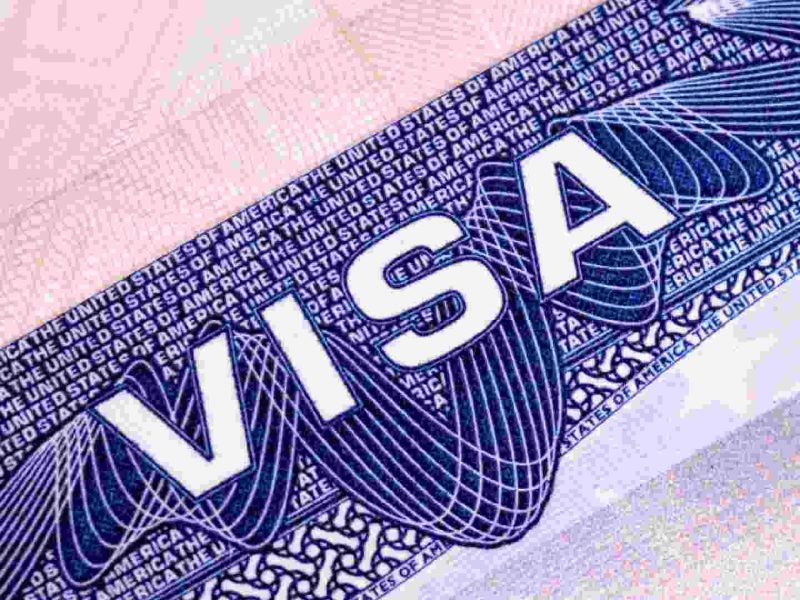 En caso de que encuentre un error, debes llevar tu pasaporte a la ventanilla 45 en la Sección Consular de la Embajada de Estados Unidos los lunes, martes o jueves a la 1 p.m.