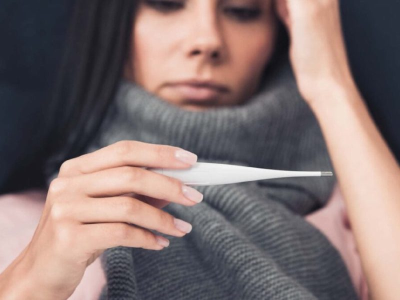 Esta herramienta de los CDC de dirán si debes o no conseguir un refuerzo contra Covid y qué tipo de vacuna debes conseguir.