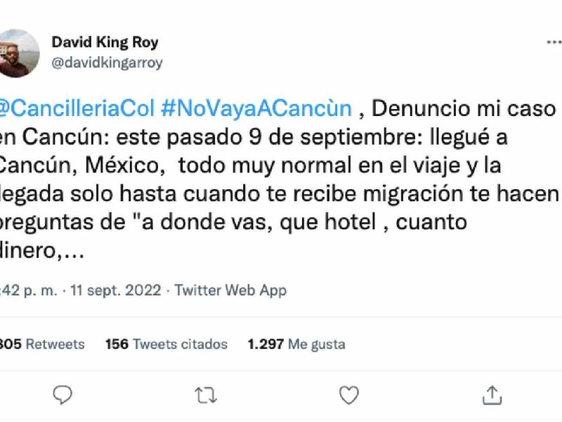 Dentro del aeropuerto de Cancún se le retiró su pasaporte y su teléfono celular para informarle que no podía ingresar a México.