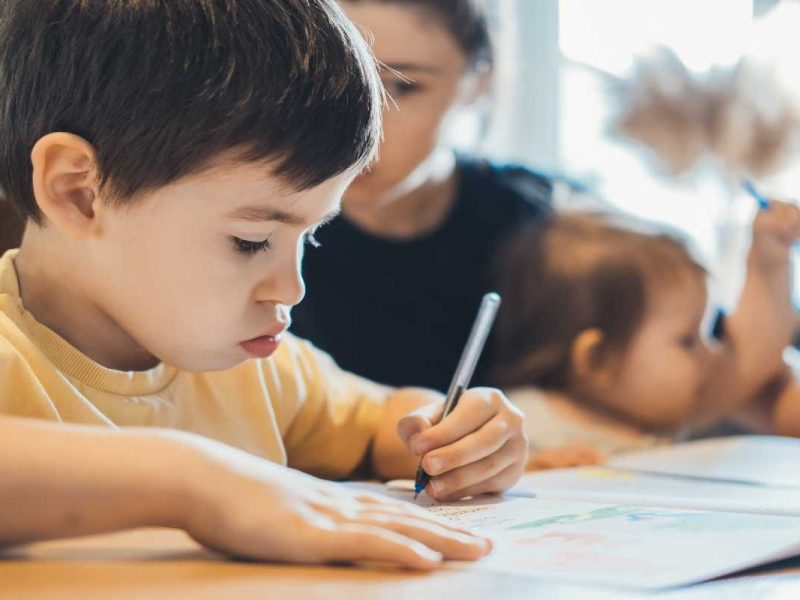 Bajan las calificaciones en lectura y matemáticas entre los niños de Estados Unidos.