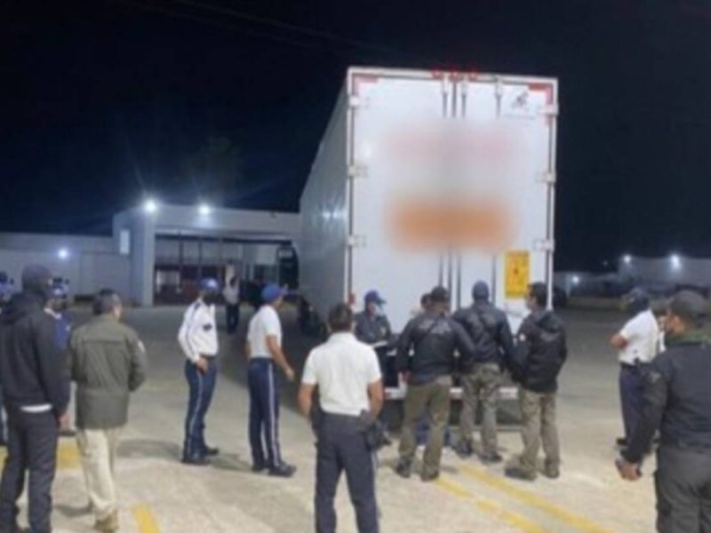 Detienen a 8 coyotes que cruzaban migrantes a Estados Unidos.