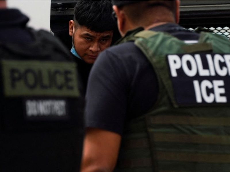 Desde 2019, el gobierno de California ha buscado que ICE no albergue a los migrantes detenidos en cárceles privadas