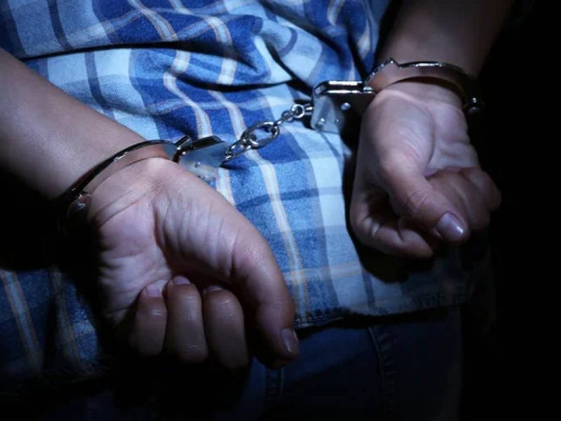 Acusan a mujer en Arizona de contrabandear migrantes en Estados Unidos.