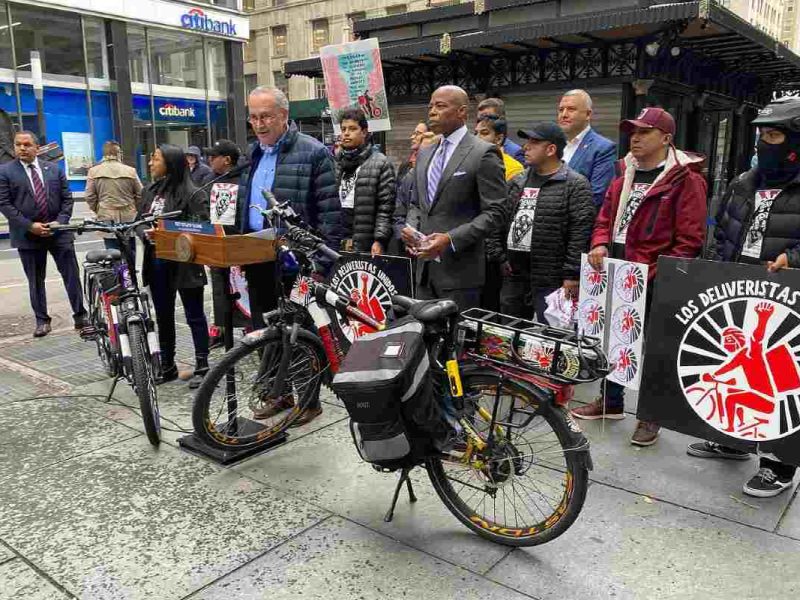 El programa para los delivery de Nueva York aprovechará espacios como quioscos de periódicos vacíos.