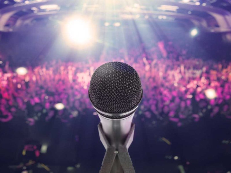 Te presentamos a los 10 cantantes hispanos más famosos en Estados Unidos.