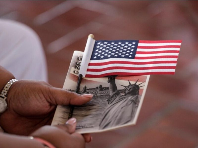 Si tu país no está entre los elegidos, aún tienes un pequeño chance de poder participar en la Lotería de Visas 2024 Foto: AFP / Voz de América