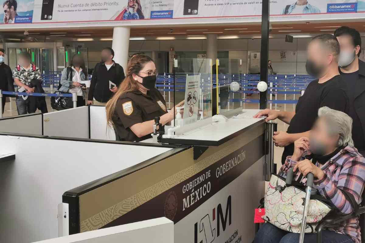 La FMM tiene un costo de 575 pesos y tiene una vigencia de 180 días | Foto: INM