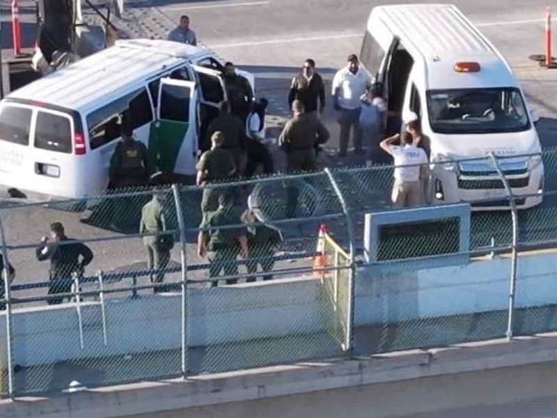 Los migrantes venezolanos fueron enviados de Eagle Pass, en Texas, a Piedras Negras, Coahuila