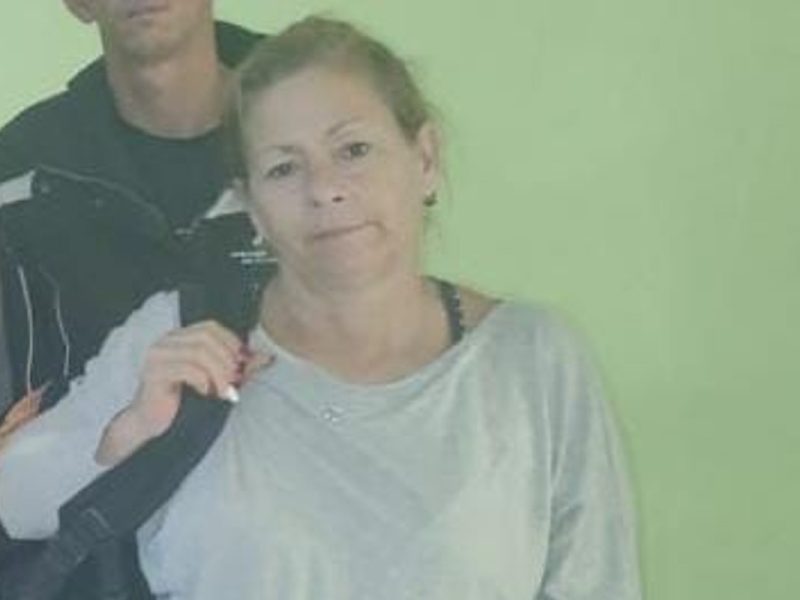 Odalys Hernandez tiene 56 años y mide 1.56