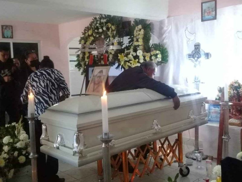 El cuerpo de Omar Reyes fue recibido por su abuela, ella lo crio