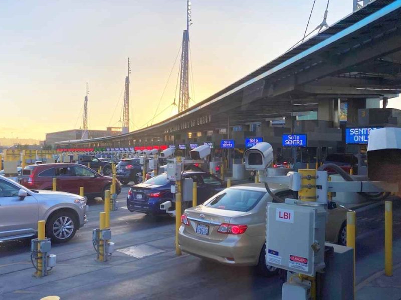 Conoce los requisitos para cruzar la frontera en auto