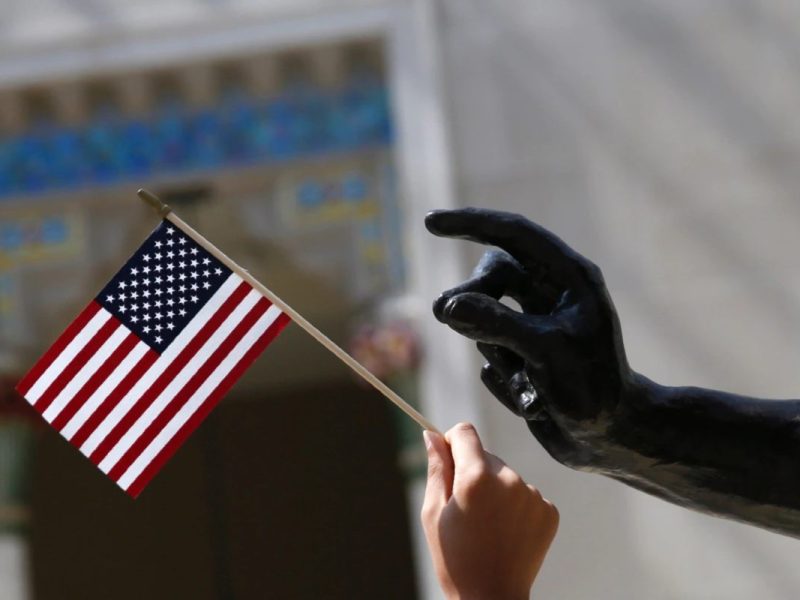 El Servicio de Ciudadanía e Inmigración anunció una actualización en las formas para los solicitantes de ciudadanía estadounidense que califiquen para no realizar el examen de conocimientos ni mostrar un nivel de inglés óptimo