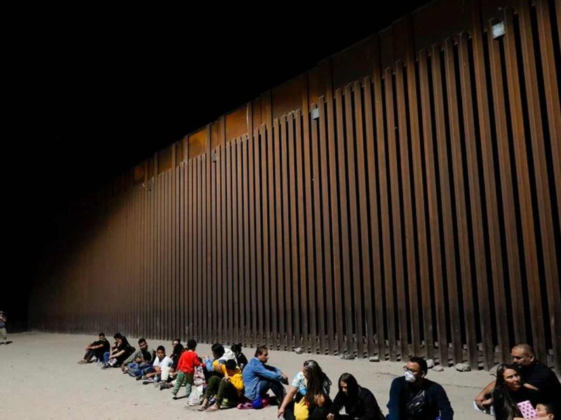 Actualmente hay menos de 100 personas bajo Quédate en México en territorio nacional