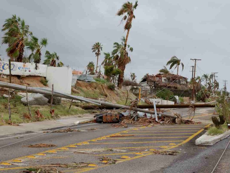 Refugios temporales para los afectados del huracán Lisa en México.