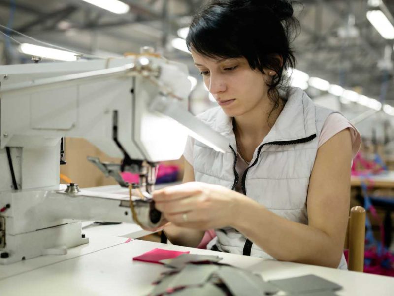 Hay trabajo en Canadá para las costureras mexicanas.