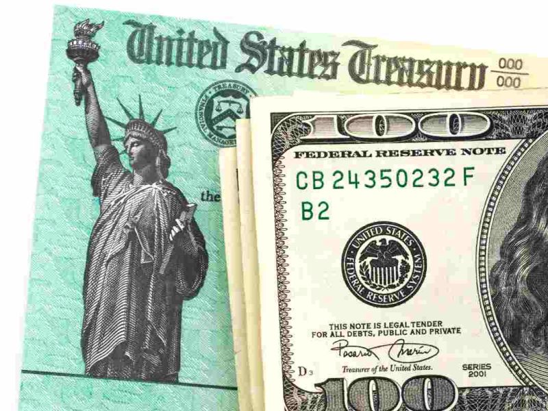 Hay cheques de estímulo económico que llegarán antes del Día de Acción de Gracias.
