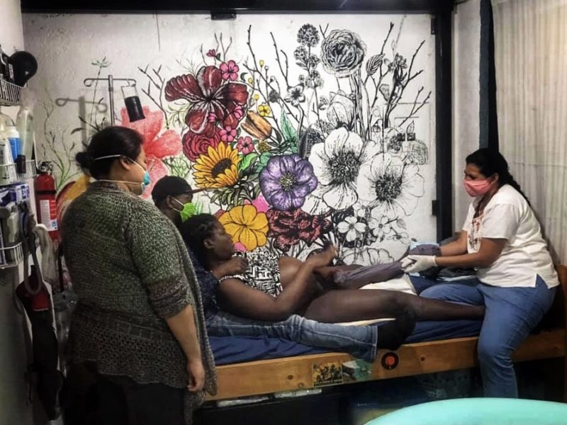 Mujeres migrantes se atienden en La Partería