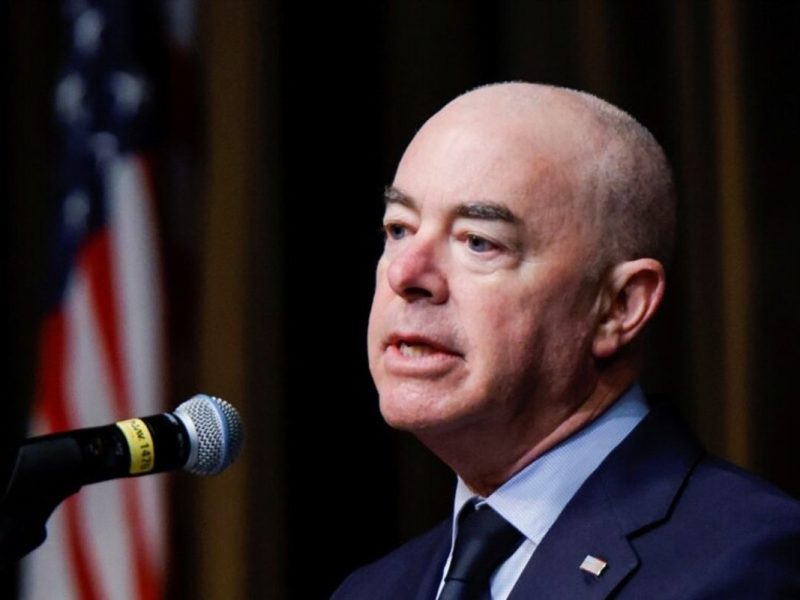 Si Alejandro Mayorkas no renuncia, los representantes en la Cámara de Representantes investigarán cada orden, acción y fracaso del funcionario