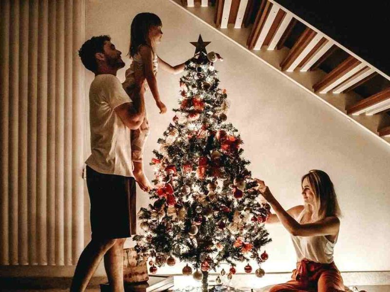 Reza esta oración en la cena de Navidad para agradecer por tus seres queridos presentes | Foto: Factchequeado