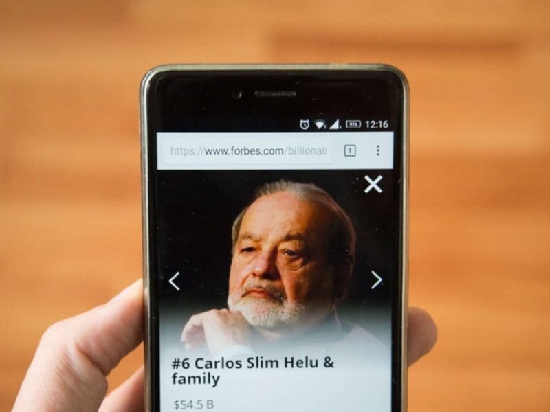 La lista está encabezada por el dueño de Tesla, Elon Musk, quien acumula una riqueza de 223 mil millones de dólares.