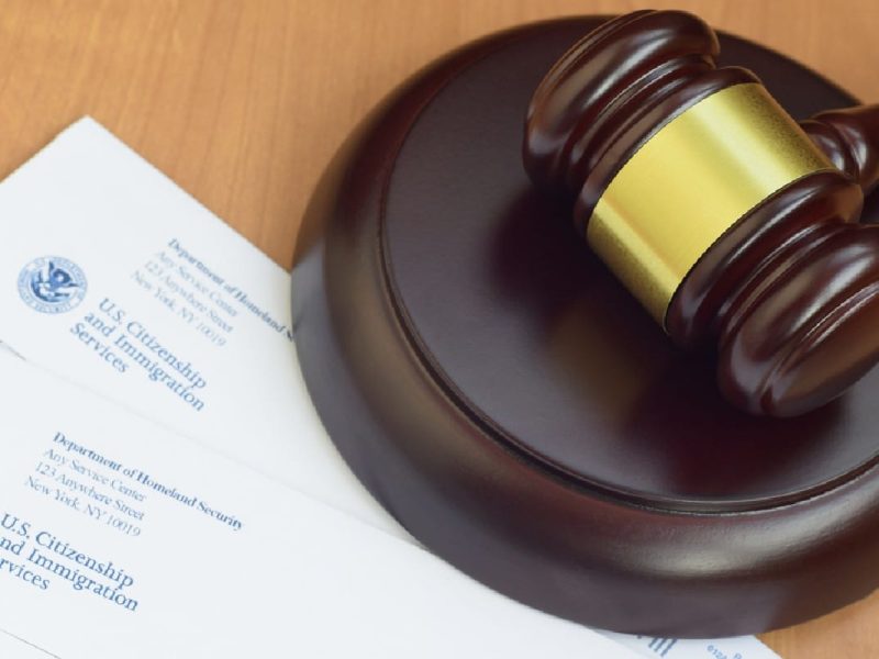 ¿Necesito un perdón para solicitar asilo en Estados Unidos después de ser deportado?