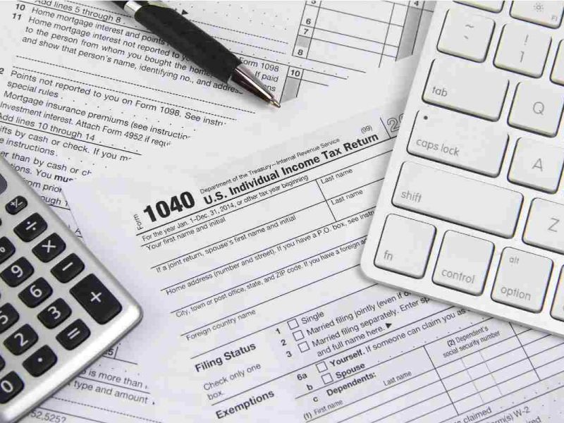 El IRS invitó a presentar su declaración de taxes de 2023 cuanto antes para obtener el reembolso lo antes posible