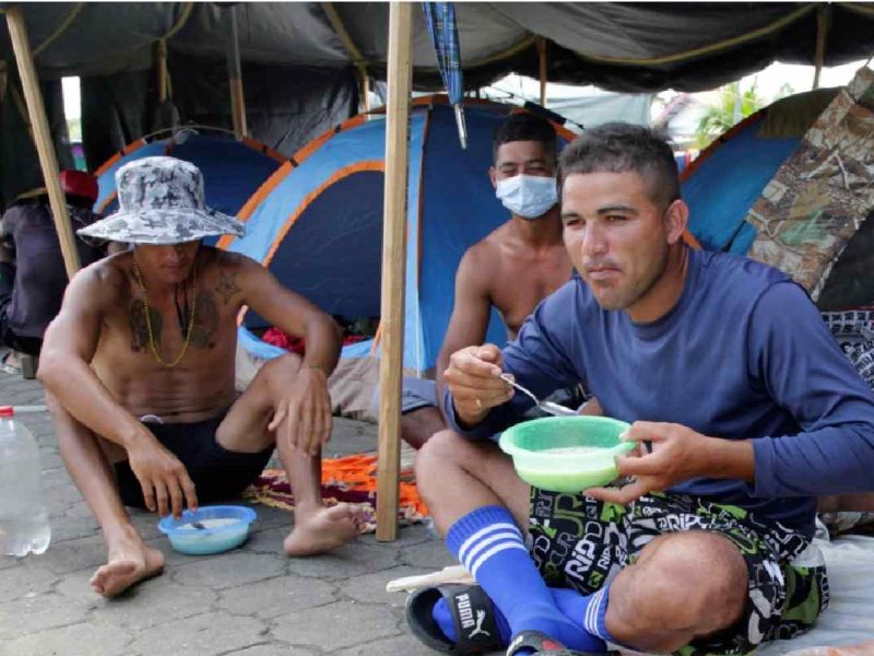Si entraste a EE.UU. bajo parole humanitario, puedes solicitar aplicar a la Ley de Ajuste Cubano.