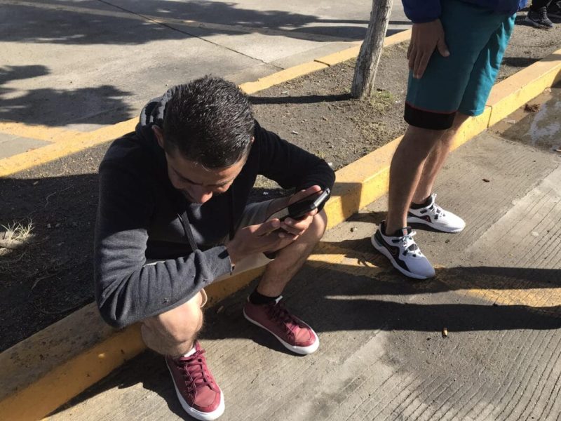 Migrantes cruzan a EUA mediante App CBP One