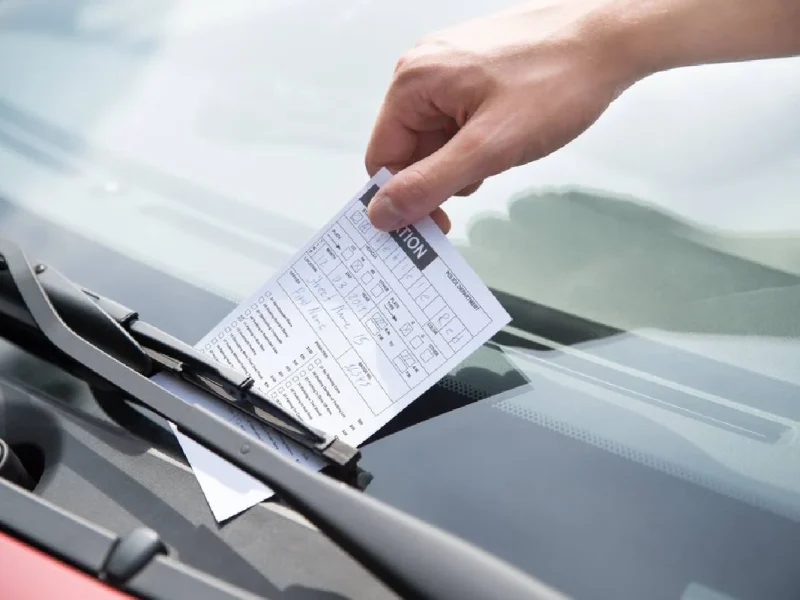 ¿Cómo saber si debo un ticket de tránsito en Estados Unidos?