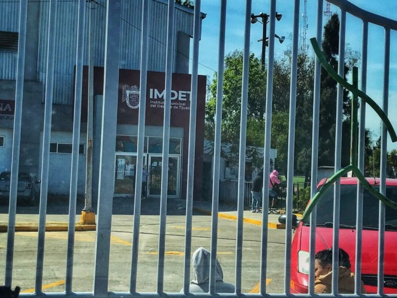 Migrantes en Tijuana cancelan citas en CBP One por que les impiden cruzar con sus hijos