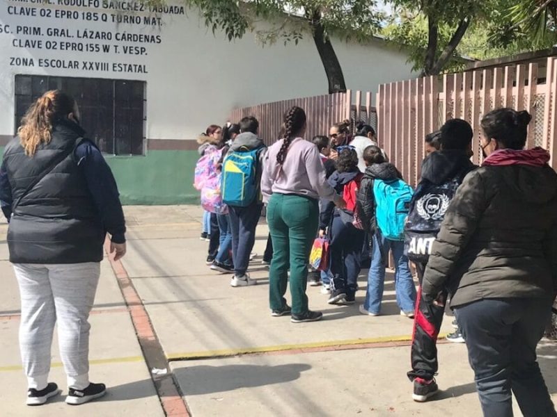 Niños migrantes llegan a escuelitas de BC