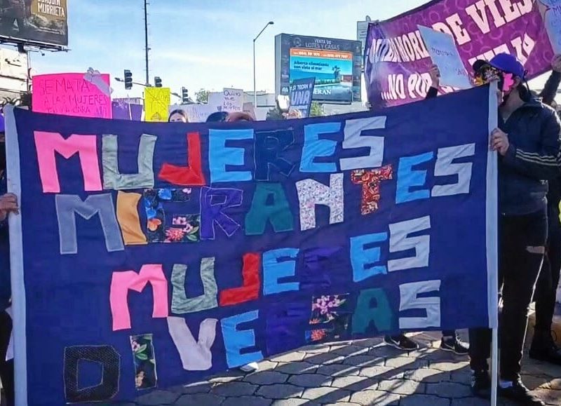 Mujeres migrantes marcharon en Tijuana en el 8M