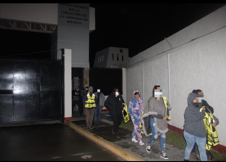 Tragedia en el mar; mueren ocho migrantes y rescatan a 24